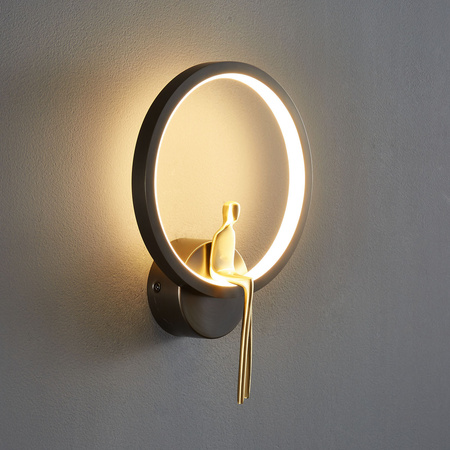 Lampa ścienna AMICI RING 27 cm - LED, metal, czarna z dekoracyjną złotą postacią