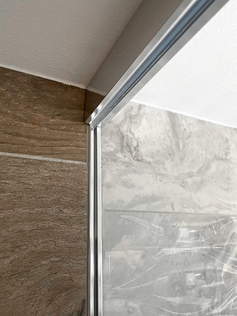 ARCHITEX zestaw do mocowania szkła podłoga-ściana-sufit z listwą spadkową, 1615x2600mm, prawy, polerowany aluminium