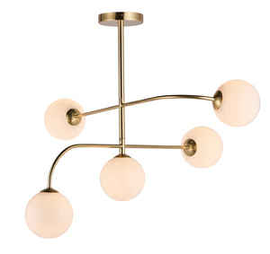 Lampa sufitowa Otto – 5-punktowa, szczotkowany mosiądz / opalowy, 80 × 80 × 58,5 cm