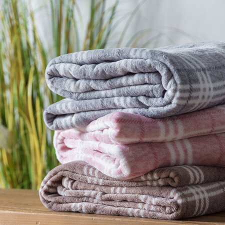 Checkmate Rolled Fleece Silver 1400 x 1800 mm