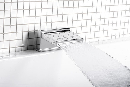 Wylewka kaskadowa na brzeg wanny, szerokość 145mm, chrom