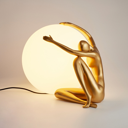 Lampa stołowa WOMAN-1 ,47 cm -złota figura, biały klosz