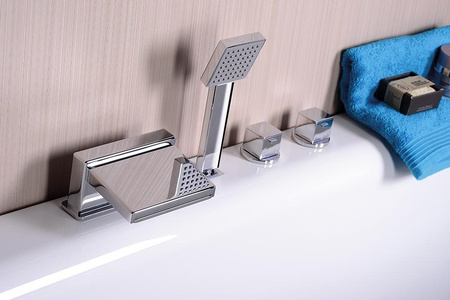 Wylewka kaskadowa na brzeg wanny, szerokość 145mm, chrom