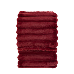 Pled ze sztucznego futra Ribbed – morwowy, 130 × 170 cm