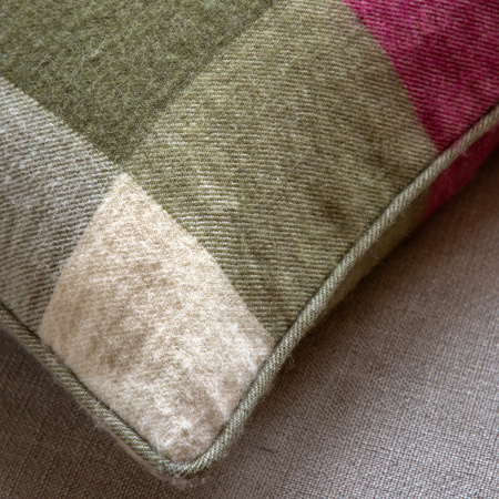 Dursley Check Cush Cranberry&Olive 450x450mm