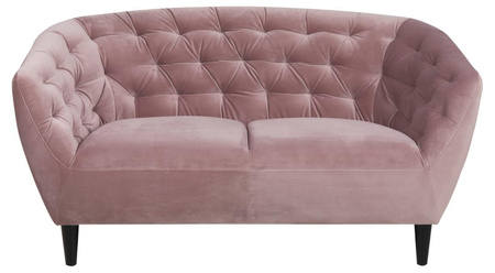 Sofa 2-osobowa Ria – różowa sofa Vic Dusty Rose 18 z czarnymi drewnianymi nogami ACTONA