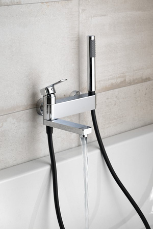 MIXONA bateria wannowa ścienna, słuchawka prysznicowa, obrotowa wylewka, chrom