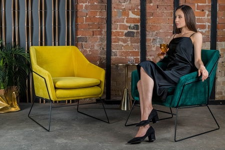 Fotel EMMA VELVET żółty - welur, metal