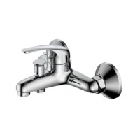 Bateria wannowa ścienna z przełącznikiem natrysku, chrom