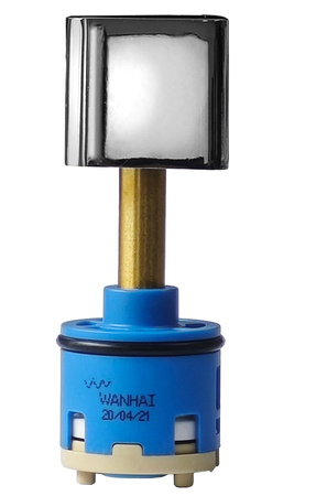 Przełącznik z pilotem do baterii podtynkowej, chrom