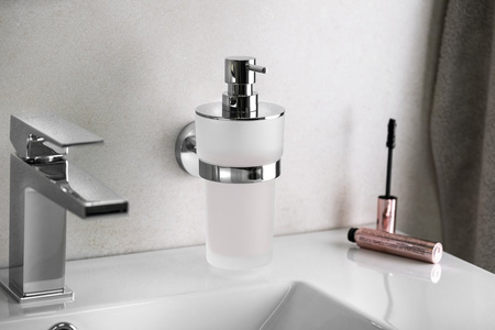 LARISSA mydleniczka 250ml, skło mleczne, chrom