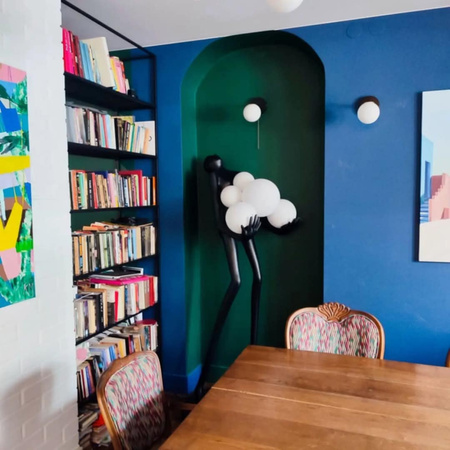 Lampa podłogowa WOMAN BLACK 180 cm - czarna figura kobiety z białymi kloszami