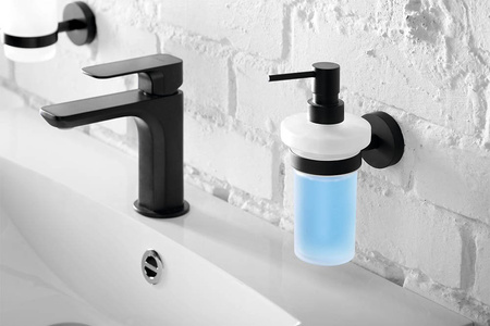 X-ROUND BLACK wiszący dozownik mydła 230ml, szkło mleczne, czarny mat