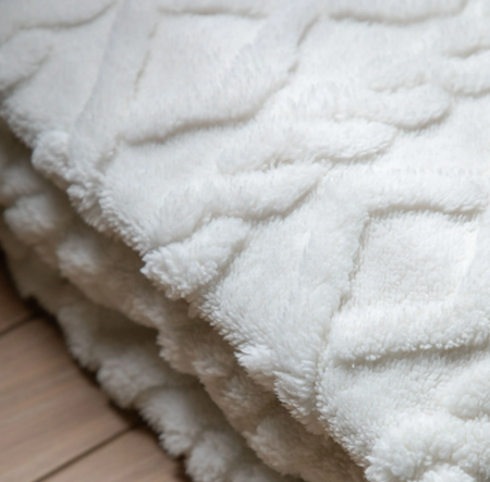 Teksturowany pled z dzianiny w kolorze kremowym 130 x 170 cm