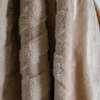 Pled ze sztucznego futra Chevron – szarobrązowy, 130 × 170 cm