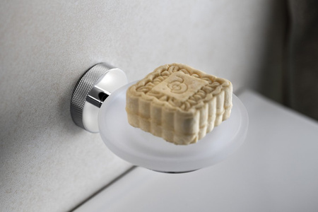 LARISSA mydelniczka, sklo mleczne, chrom