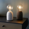 Lampa stołowa Terrazzo – biała, 10 × 10 × 13 cm
